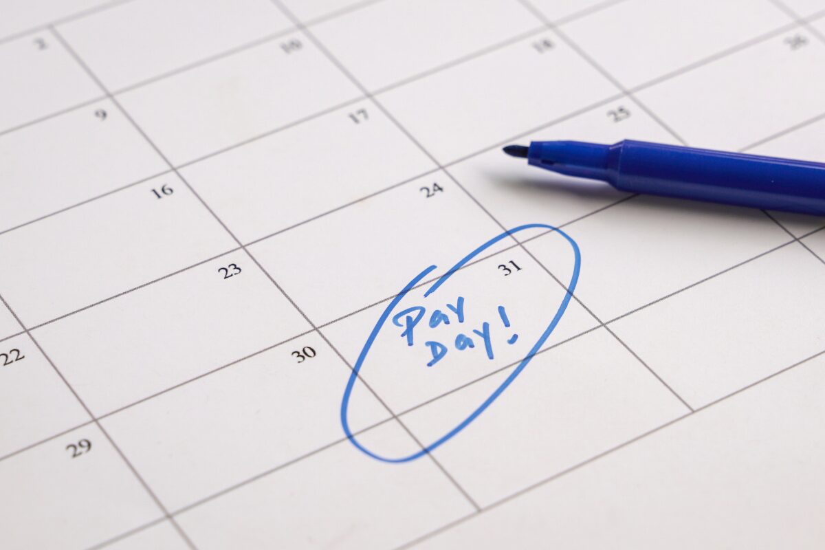 Bied meerwaarde door de salarisadministratie van je klanten uit te besteden